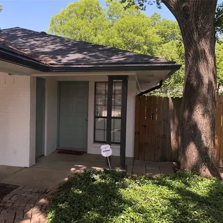 Rent this 2 bed house on 1824 6th Ave in Fort Worth, Texas