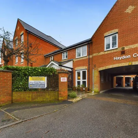 Buy this 1 bed apartment on 26 Waltham Road in Twyford, RG10 9EB