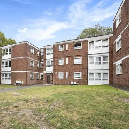 Buy this 2 bed apartment on unnamed road in London, IG11 9TY