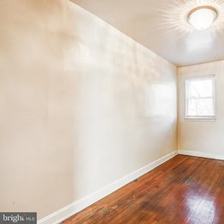 Image 8 - 824 Glenwood Avenue, Baltimore, MD 21212, USA - House for sale