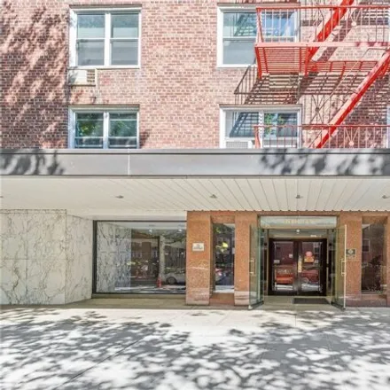 Image 1 - 142-05 Roosevelt Avenue, New York, NY 11354, USA - Apartment for sale