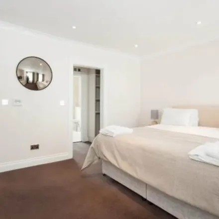 Rent this 5 bed apartment on 16 Abingdon Villas in London, W8 6BU