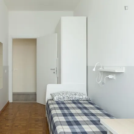 Rent this 8 bed room on K2 in Via Antonio Stoppani, 20129 Milan MI