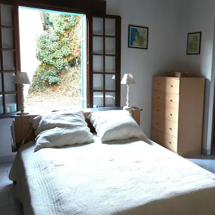 Rent this 5 bed house on 24380 Église-Neuve-de-Vergt