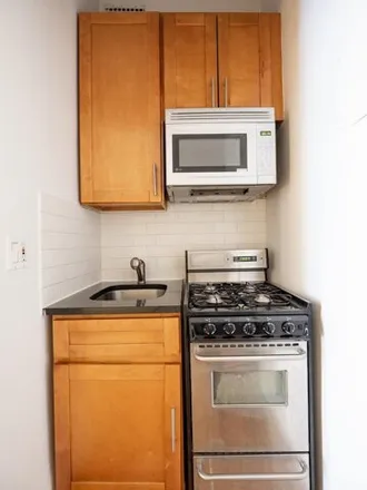 Image 5 - Zurutto, 142 West 72nd Street, New York, NY 10023, USA - House for rent