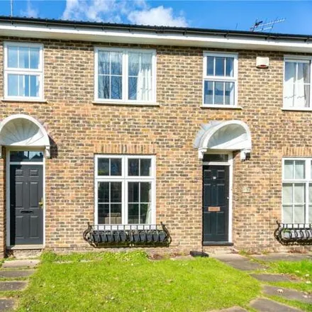 Rent this 2 bed townhouse on Broomhall Farm in Domino's, London Road