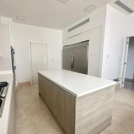 Rent this 3 bed apartment on Honda in Calle 50, San Francisco
