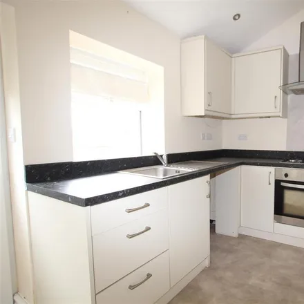 Image 5 - Thornton Road, Queensbury, BD13 1NL, United Kingdom - Townhouse for rent