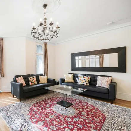 Rent this 4 bed apartment on Manor House in Marylebone Road, London