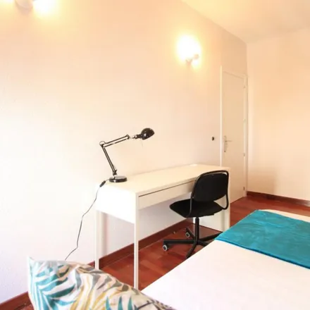 Rent this 12 bed room on Madrid in Calle de Alcalá, 149