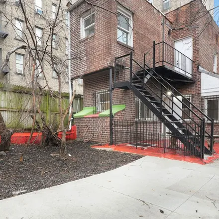 Rent this 4 bed apartment on 3109 Sedgwick Avenue in New York, NY 10463