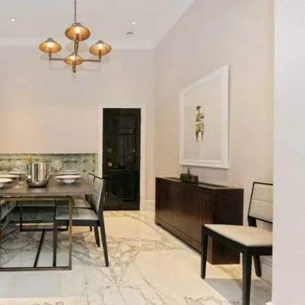 Image 6 - 72 Chester Square, London, SW1W 9DU, United Kingdom - Townhouse for sale