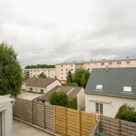 Rent this 1 bed apartment on 90 Avenue du Général de Gaulle in 92140 Clamart, France