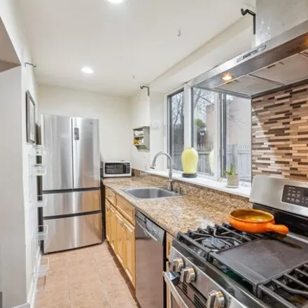 Image 9 - 423 Pine Street, Philadelphia, PA 19172, USA - Condo for sale