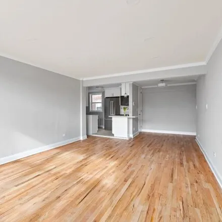 Image 3 - 227 Ocean Parkway, New York, NY 11218, USA - Apartment for sale