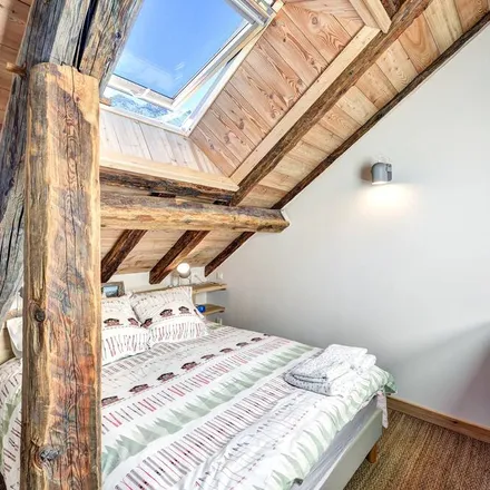 Rent this 4 bed apartment on 05220 Le Monêtier-les-Bains