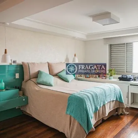 Buy this 3 bed apartment on Rua Iperoig 598 in Sumaré, São Paulo - SP