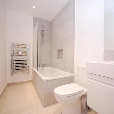 Image 5 - Tremadoc Road, London, SW4 7NF, United Kingdom - Apartment for rent