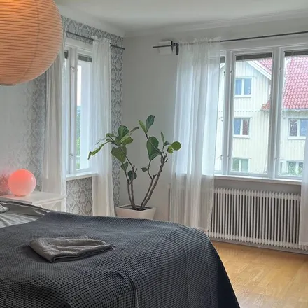 Rent this 5 bed house on 431 30 Mölndal