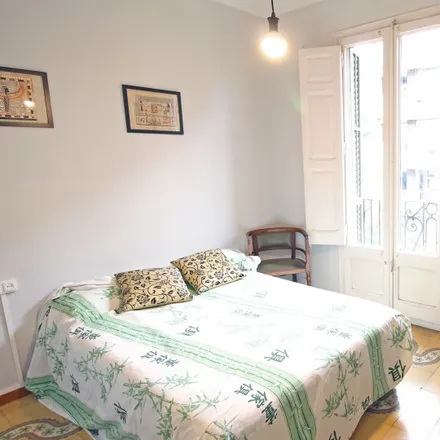 Rent this 4 bed room on Carrer de Rocafort in 140, 08001 Barcelona