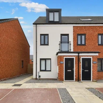 Rent this 3 bed townhouse on Roseden Way in Newcastle upon Tyne, NE13 9FE