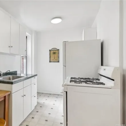 Image 3 - Boulevard Apartments, 103-30 68th Avenue, New York, NY 11375, USA - Apartment for sale