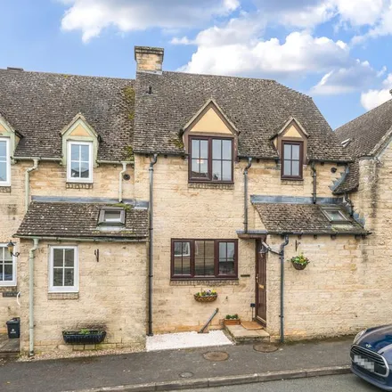 Rent this 3 bed townhouse on Mount Pleasant Close in Stow-on-the-Wold, GL54 1BY