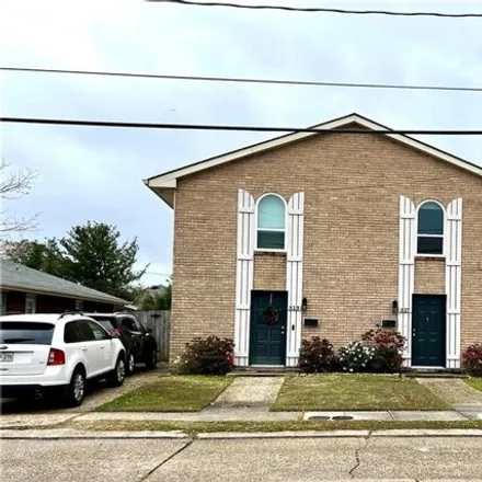 Buy this 6 bed townhouse on 817 Focis Street in Metairie, LA 70005