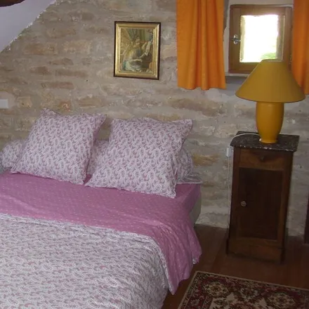 Rent this 2 bed house on 21440 Saint-Martin-du-Mont
