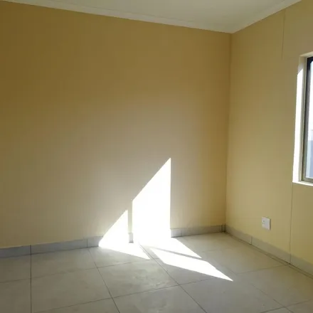Rent this 2 bed apartment on unnamed road in Radiokop, Roodepoort