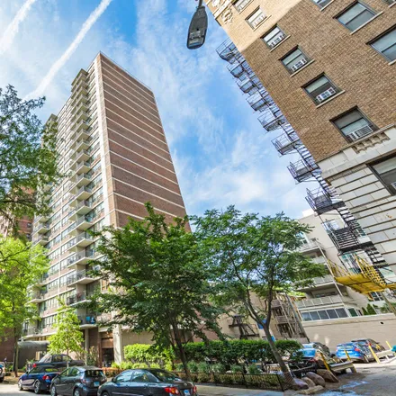 Buy this 1 bed house on Park View Tower in 2740 North Pine Grove Avenue, Chicago