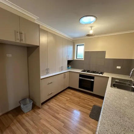 Image 5 - Endeavour Drive, Cranbourne North VIC 3977, Australia - Apartment for rent