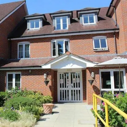 Buy this 1 bed apartment on Parvis Road in Byfleet, KT14 7HJ