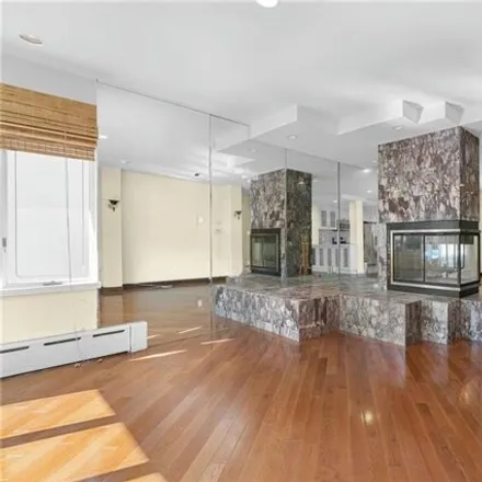 Image 7 - 182 Kensington Street, New York, NY 11235, USA - House for sale