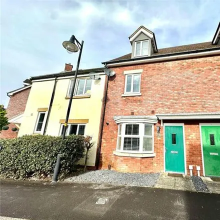 Buy this 3 bed townhouse on Vistula Crescent in Swindon, SN25 1QG