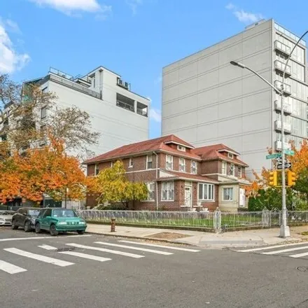 Image 8 - 190 Parkville Avenue, New York, NY 11230, USA - House for sale