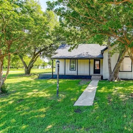 Image 2 - 374 East Roosevelt Avenue, Whitney, Hill County, TX 76692, USA - House for sale