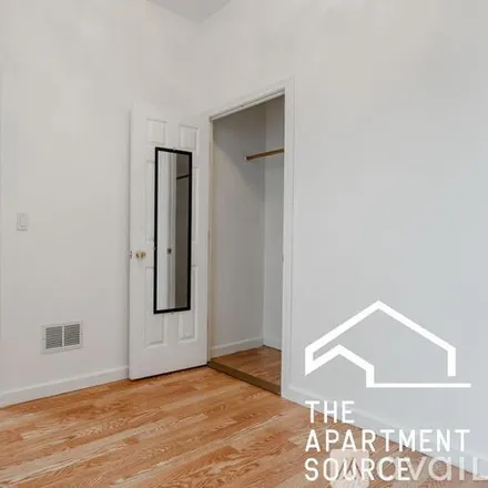 Image 9 - 2247 W Iowa St, Unit 2F - Apartment for rent