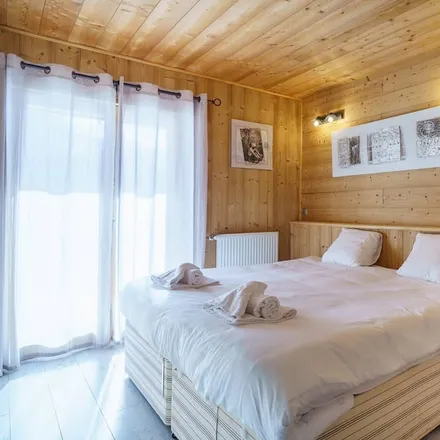 Rent this 4 bed house on Altiport de l'Alpe d'Huez in Route du Col de Sarenne, 38750 L'Alpe d'Huez