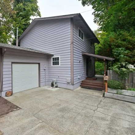 Buy this 4 bed house on 625 Logus Street in Oregon City, OR 97045