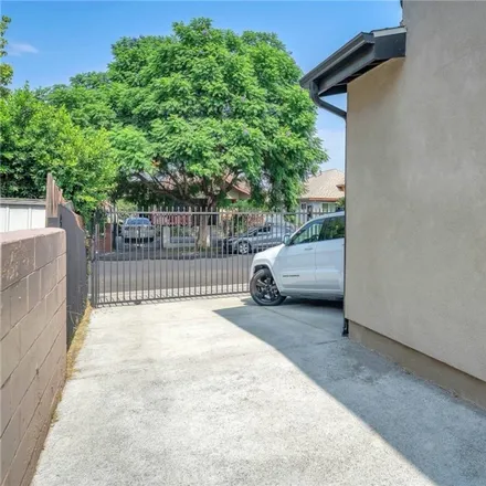 Image 4 - 640 East 42nd Place, Los Angeles, CA 90011, USA - Duplex for sale