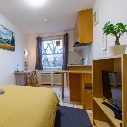 Rent this studio apartment on 48 Penywern Road in London, SW5 9AS