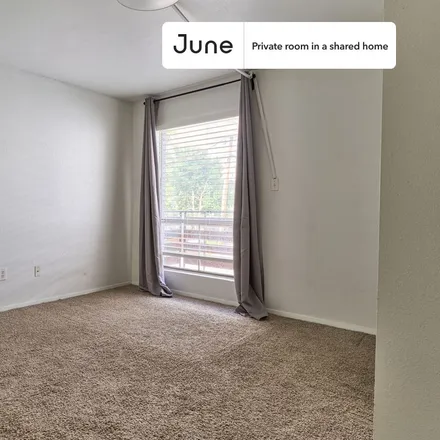 Image 2 - 408 West 37th Street - Room for rent