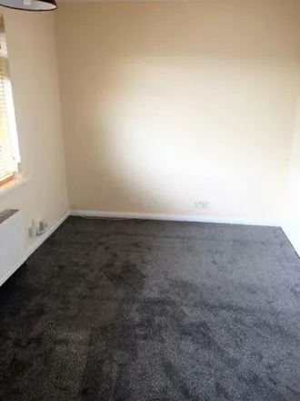 Image 4 - 19 Timperley Gardens, Redhill, RH1 2AT, United Kingdom - Apartment for rent