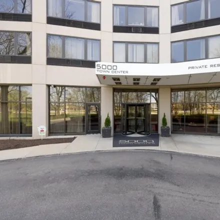 Buy this 22 bed condo on 5000 Town Center in Civic Center Drive, Southfield