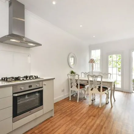 Rent this 6 bed townhouse on 30 Aston Street in Oxford, OX4 1EN
