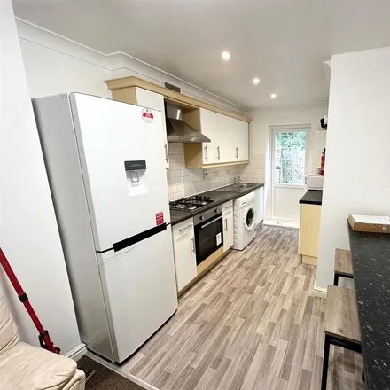 Rent this 4 bed house on Buchan Close in London, UB8 2NX