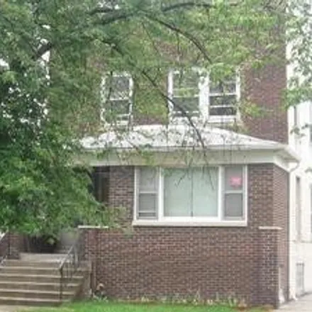 Rent this 2 bed house on 627 Douglas Avenue in Calumet City, IL 60409