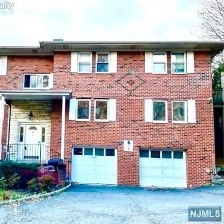Buy this 2 bed condo on 38 Leary Lane in Edgewater, Bergen County