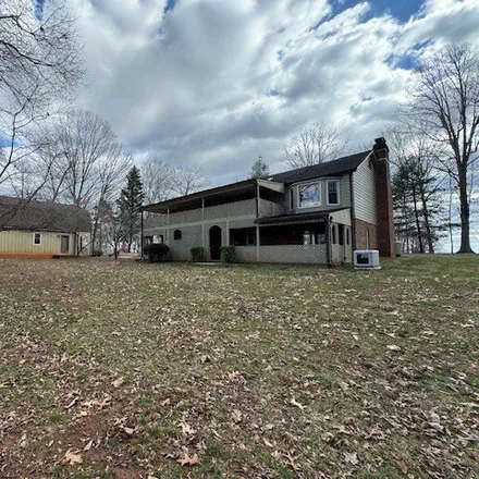 Image 4 - 2457 Country Club Road, Appomattox County, VA 24522, USA - House for sale